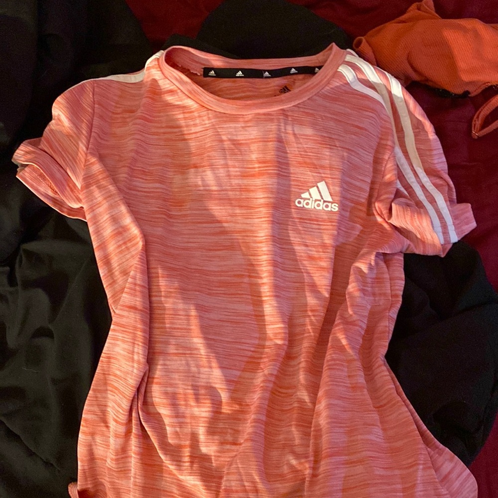 Addis’s pink shirt